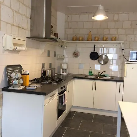 Le Chateau De Bed & Breakfast Penin