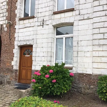 Le Chateau De Bed and breakfast Penin