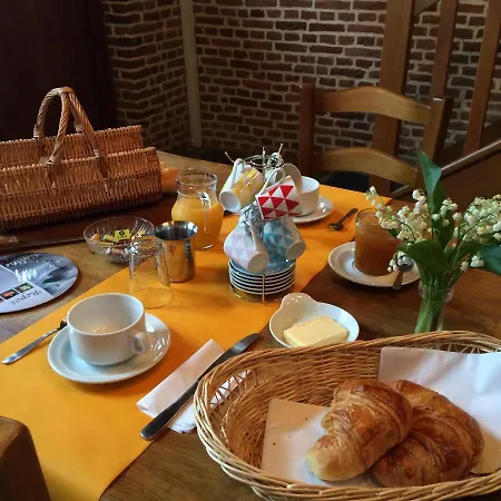 Le Chateau De Bed & Breakfast Penin