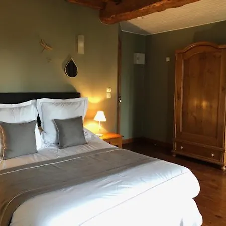 Bed and breakfast Le Chateau De Penin